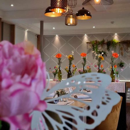 Logis Hotel Schaeffer- Restaurant Le Saint Georges Serrieres  Bagian luar foto
