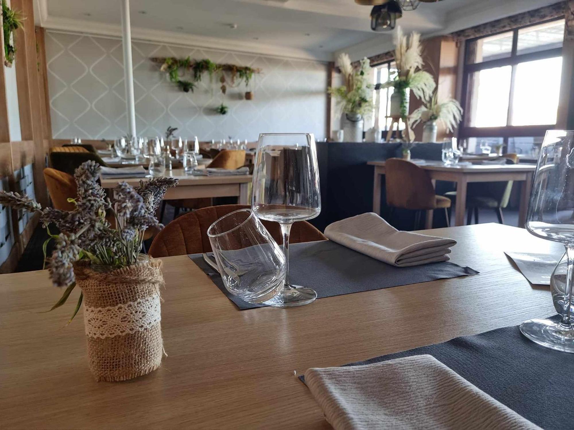 Logis Hotel Schaeffer- Restaurant Le Saint Georges Serrieres  Bagian luar foto