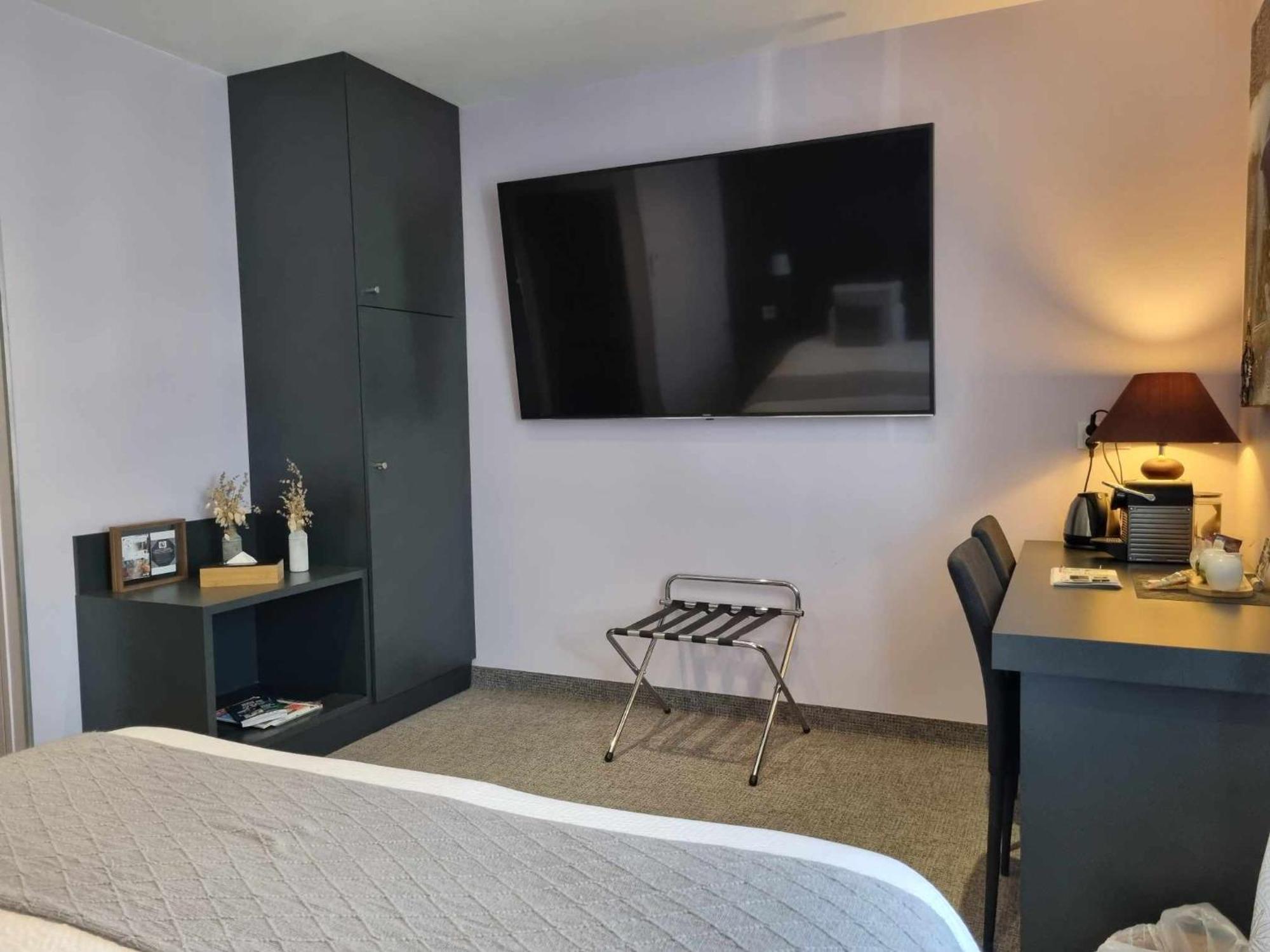 Logis Hotel Schaeffer- Restaurant Le Saint Georges Serrieres  Bagian luar foto