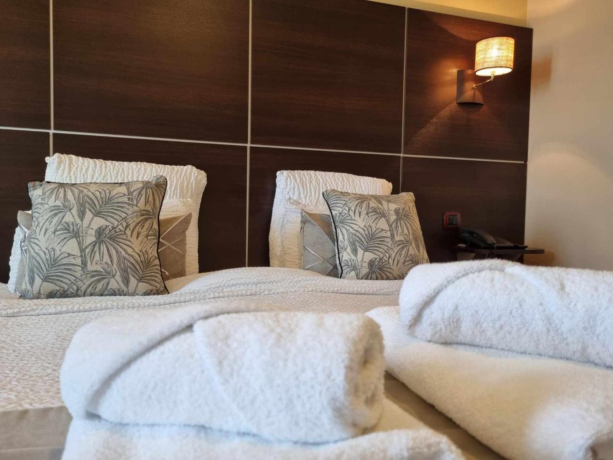 Logis Hotel Schaeffer- Restaurant Le Saint Georges Serrieres  Bagian luar foto