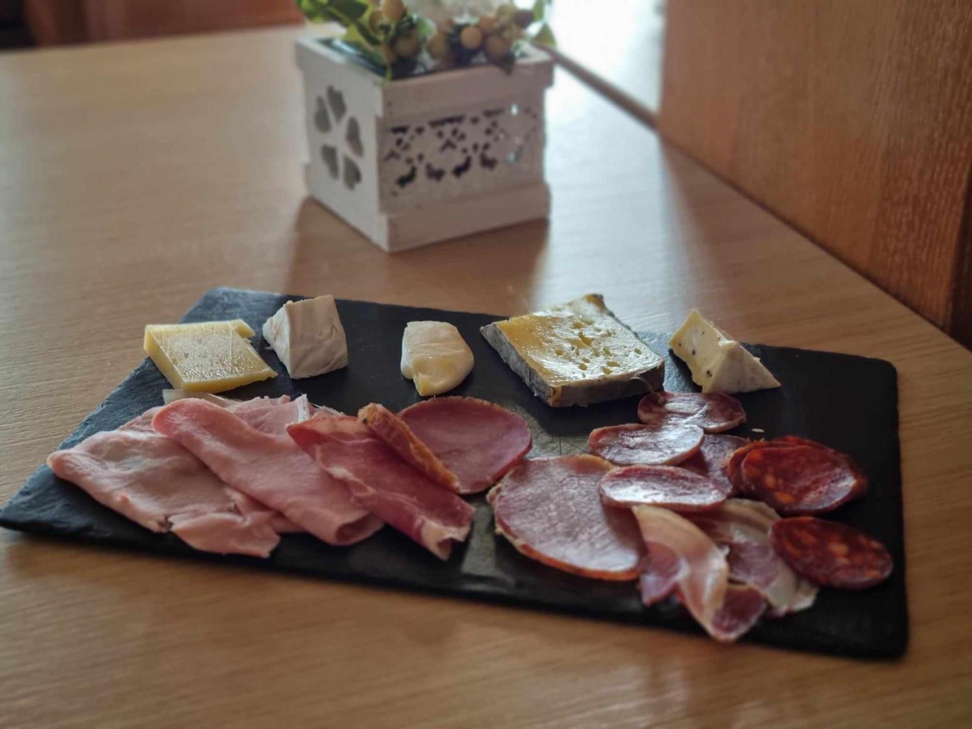 Logis Hotel Schaeffer- Restaurant Le Saint Georges Serrieres  Bagian luar foto
