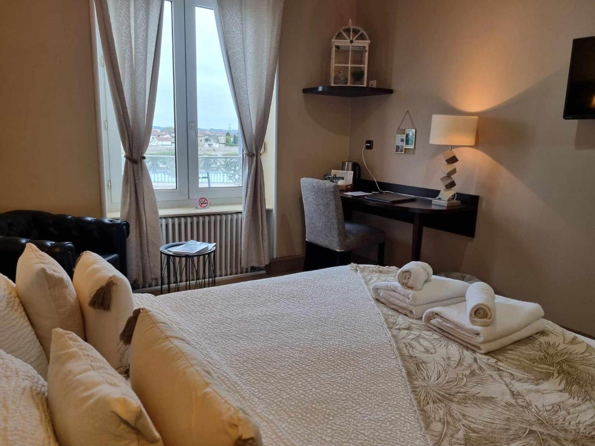 Logis Hotel Schaeffer- Restaurant Le Saint Georges Serrieres  Bagian luar foto