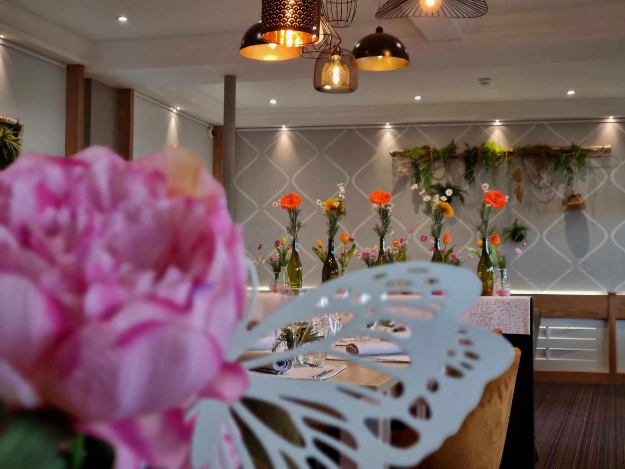 Logis Hotel Schaeffer- Restaurant Le Saint Georges Serrieres  Bagian luar foto